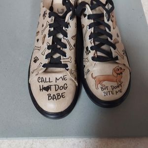 Dogos  size 39, 81/2